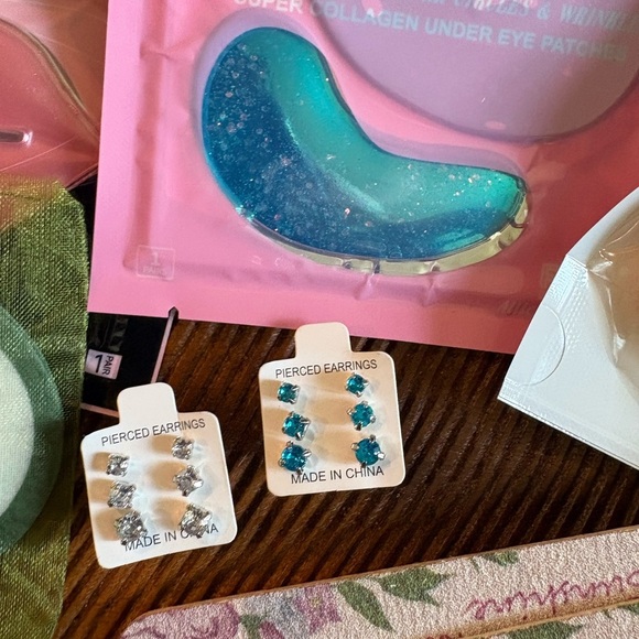 Assorted skin care & gift set - Picture 2 of 5